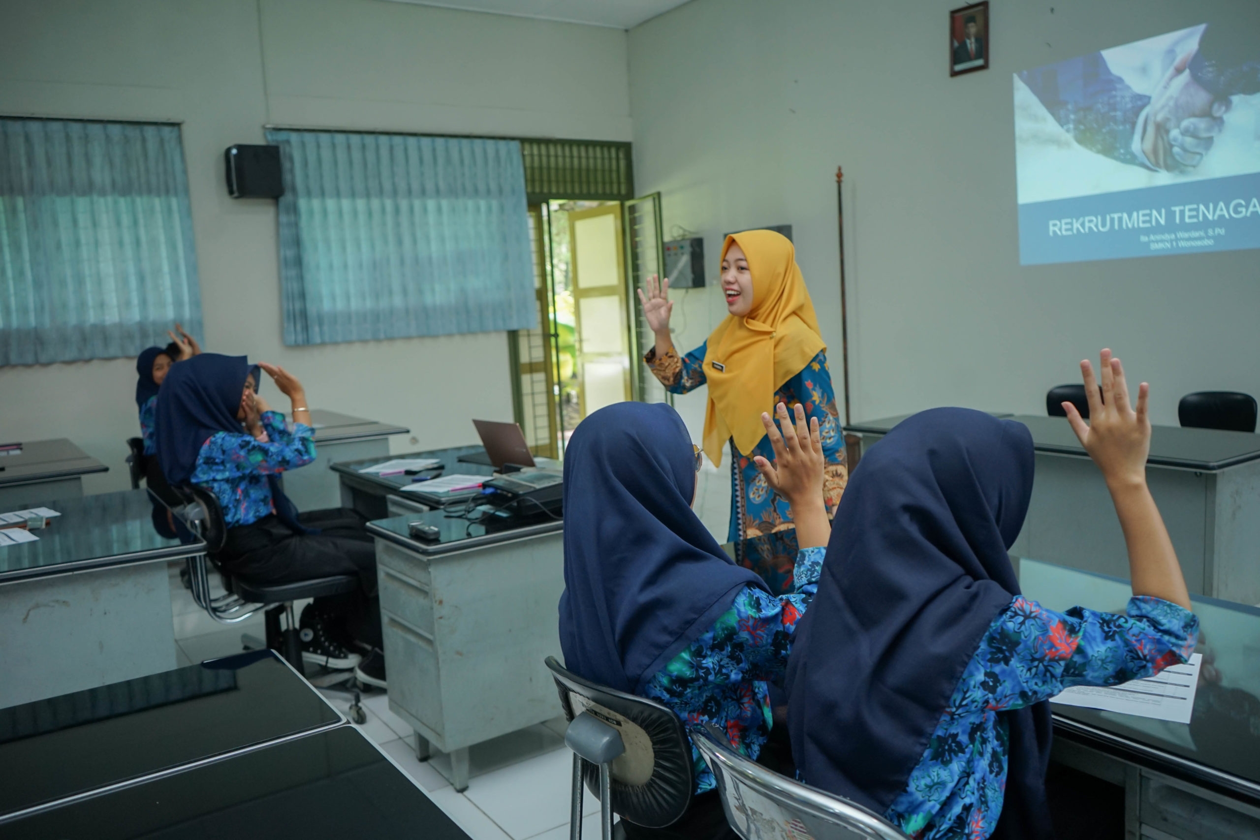 Cover Image for SMK Teachers in Wonosobo Teach Decent Work Materials to Prevention of Modern Slavery Practices